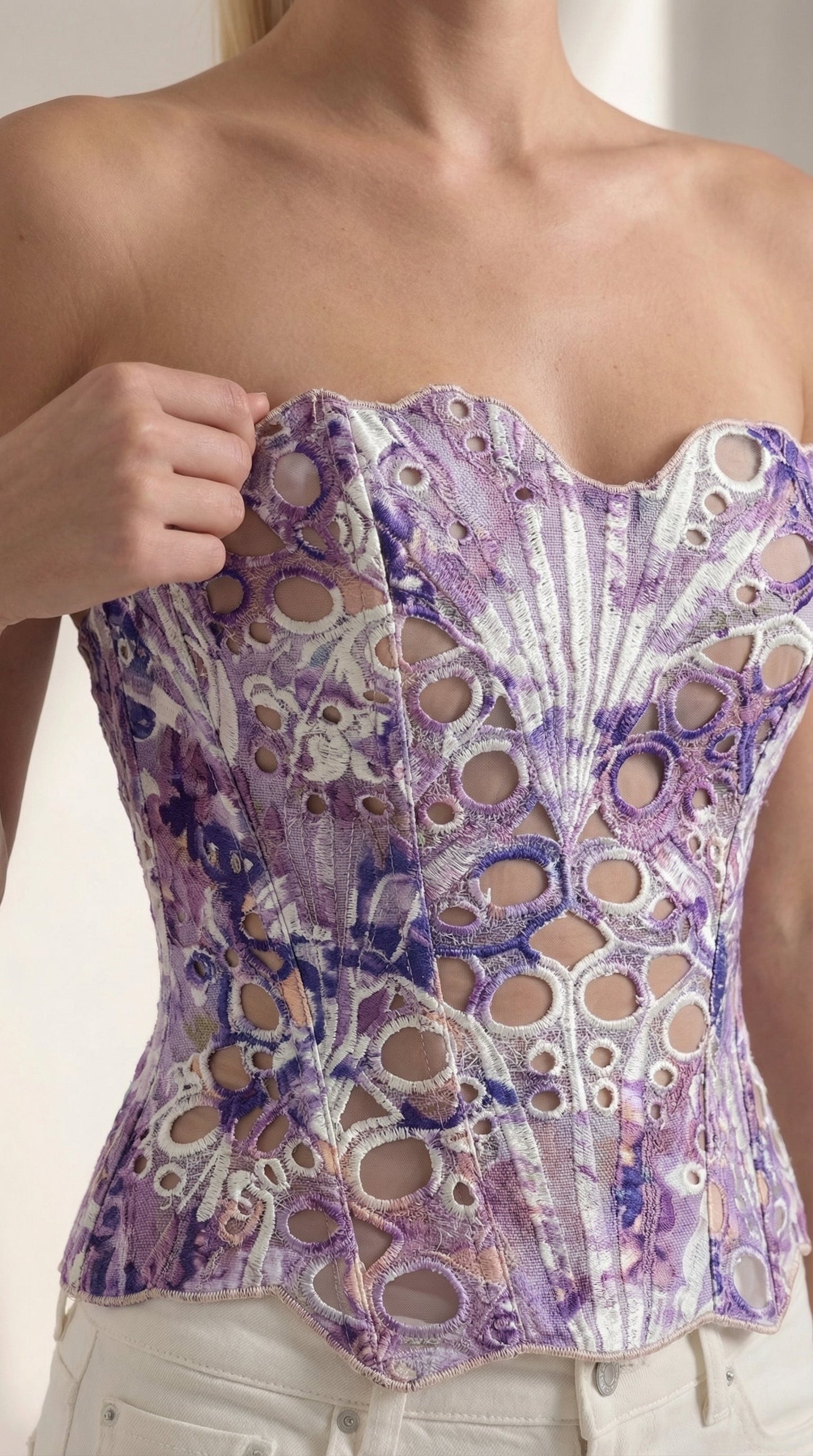 Women's Strapless Lace Corset Top with Heart Neckline and Structured Bodice