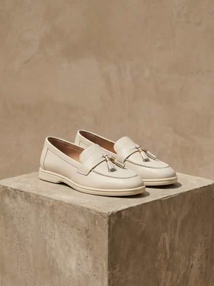 Women's Metallic Circle Decor Leather Loafers