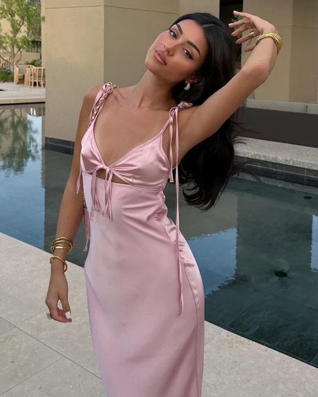 Women's Satin Sleeveless Maxi Dress with Fitted Bodice and Flowing Skirt