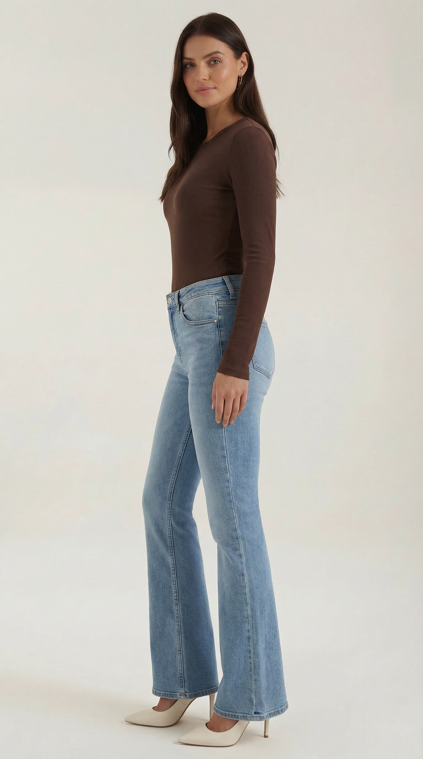 Women's Long Sleeve Ribbed T-Shirt with Round Neckline and Fitted Silhouette