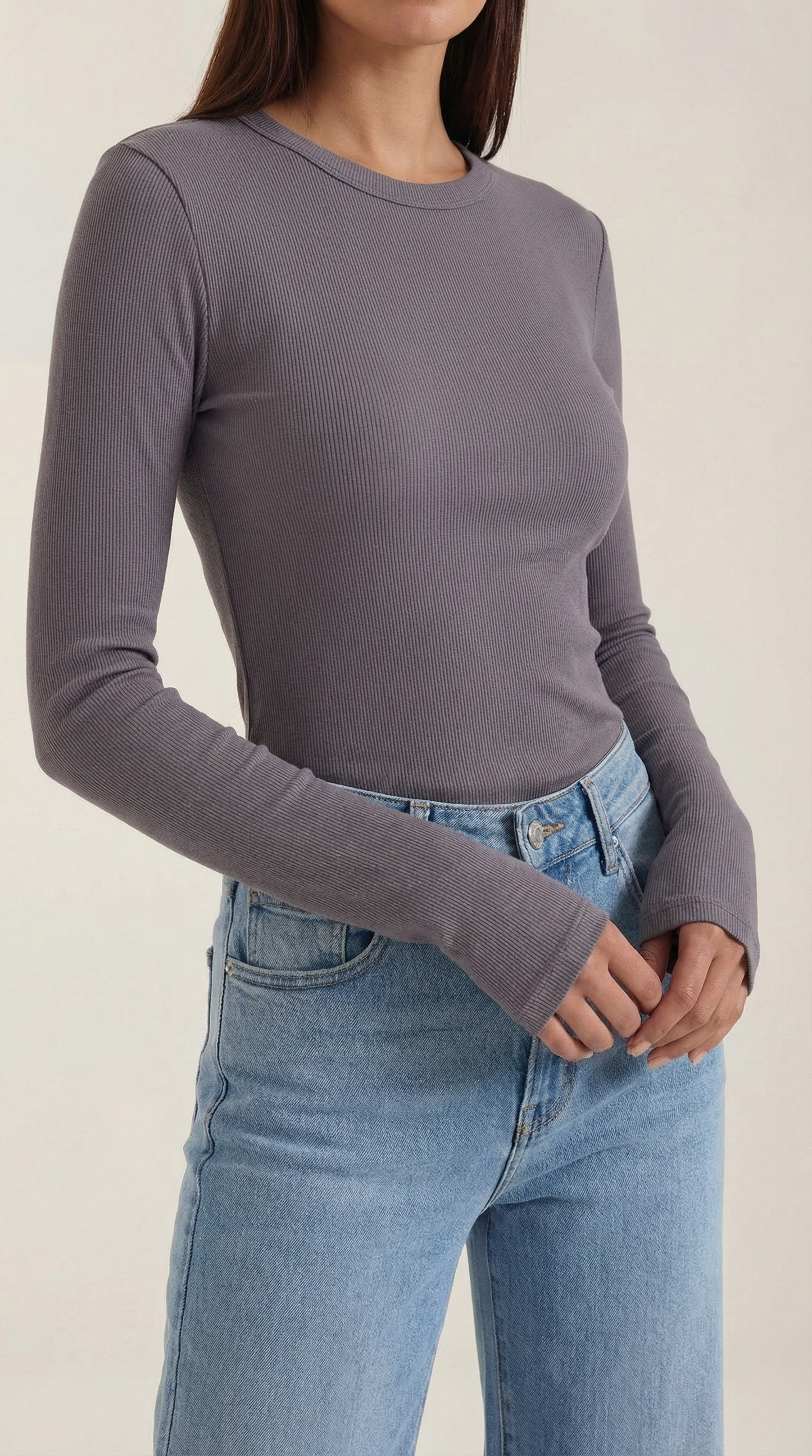 Women's Long Sleeve Ribbed T-Shirt with Round Neckline and Fitted Silhouette