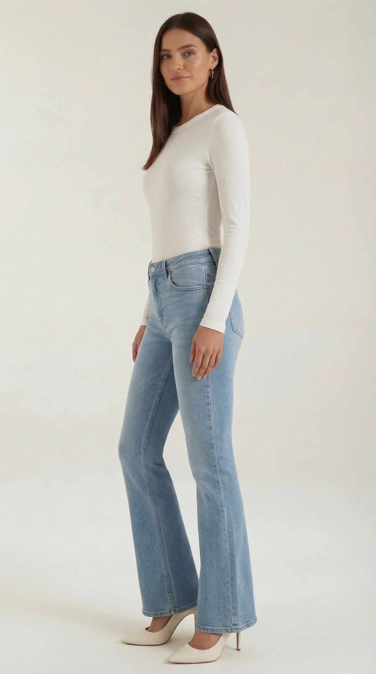 Women's Long Sleeve Ribbed T-Shirt with Round Neckline and Fitted Silhouette