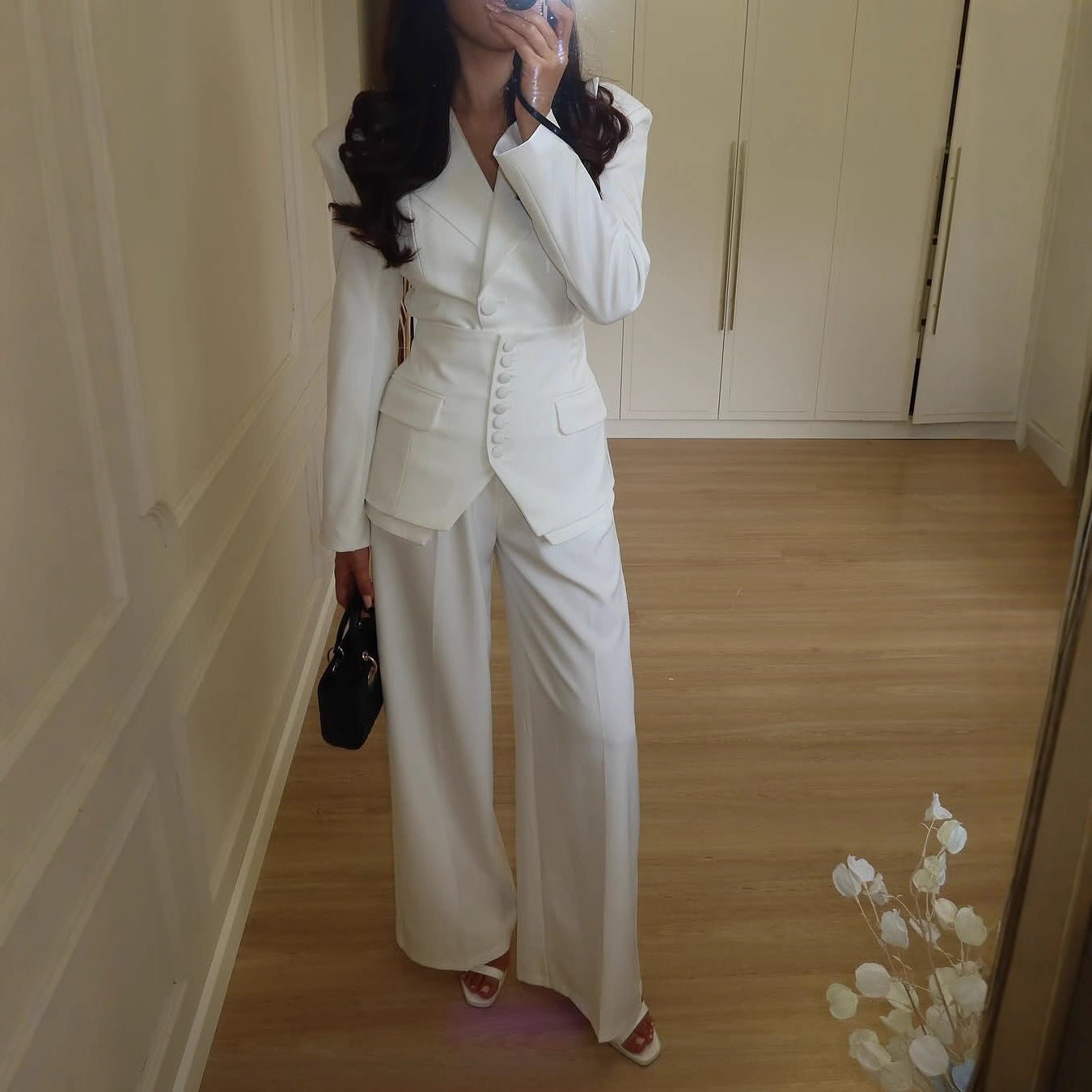 Women's Tailored Two-Piece Suit with V-Neck Peaked Lapel and Wide-Leg Trousers